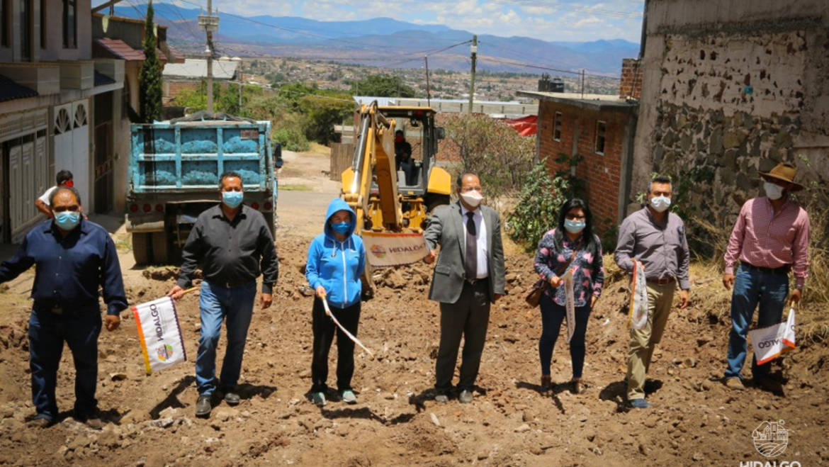 Inicio de pavimentación hidráulica de la calle San Miguel y calle Taxco