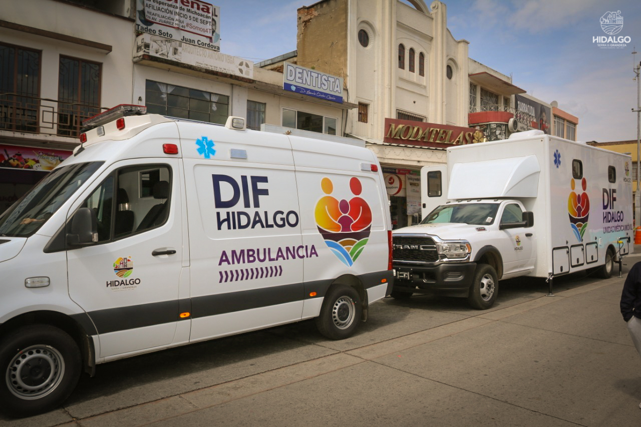 Buena administración para adquisición de ambulancia y unidad médica móvil.