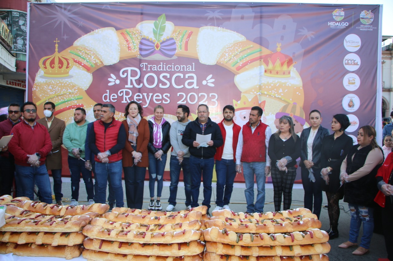 Se partió monumental Rosca de Reyes en su XX Edición con más de 800 metros lineales.
