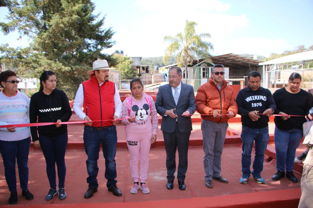 Se inauguran los trabajos de impermeabilización de las aulas en la Escuela Primaria José María Morelos y Pavón en la Tenencia de San Pedro Jácaro.