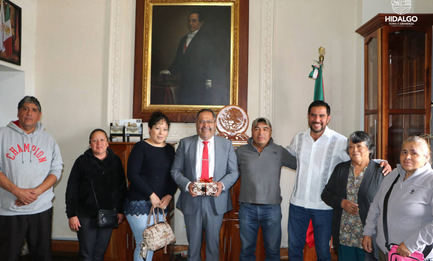 Comerciantes ambulantes, expresaron su agradecimiento al munícipe, José Luis Téllez, por darles la oportunidad de realizar sus actividades comerciales.