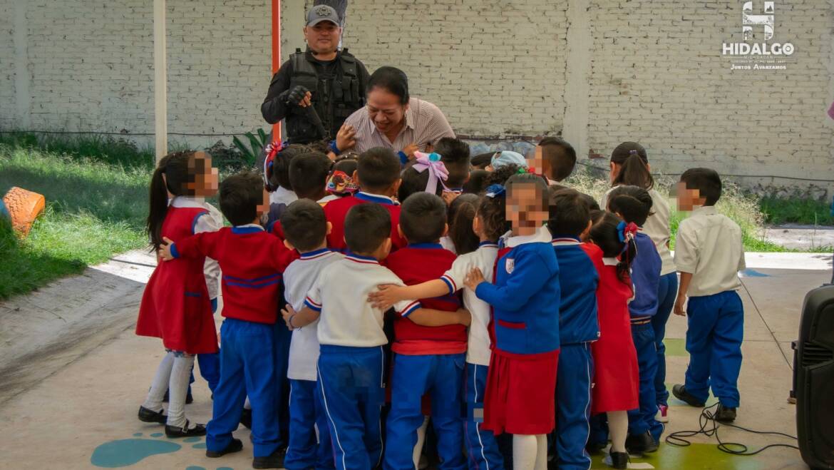 Alcaldesa de Hidalgo, Jeovana Mariela Alcántar Baca visita instituciones educativas con el fin de conocer sus necesidades.