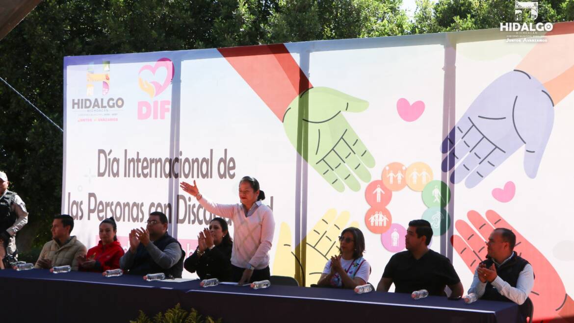 Jeovana Mariela Alcántar Baca, encabezó la celebración del Día Internacional de las Personas con Discapacidad.