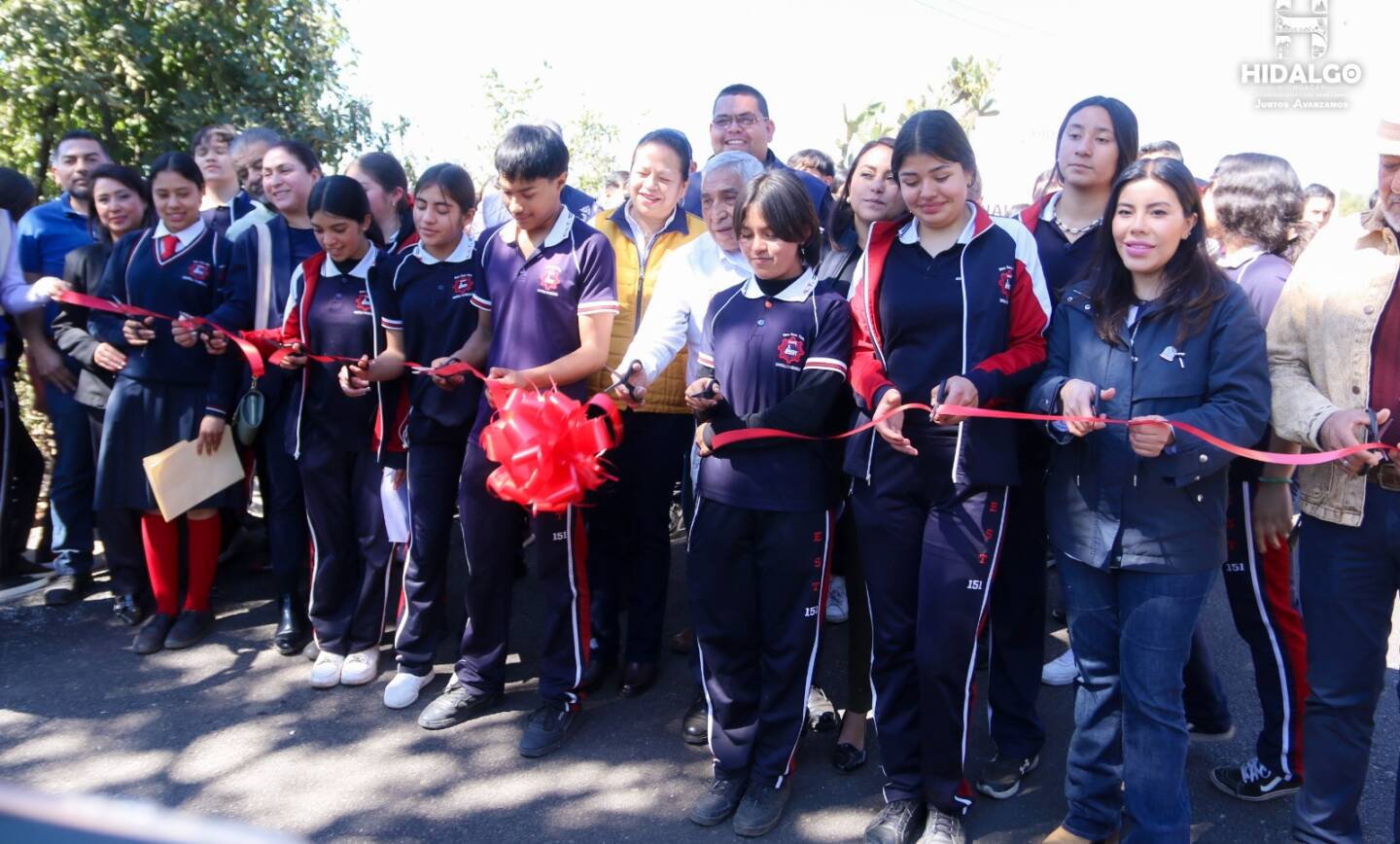 Jeovana Alcántar Baca, inauguró, la construcción del pavimento Asfáltico del acceso a la Secundaria Técnica 151