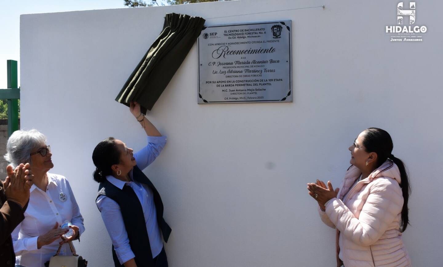 Jeovana Alcántar, inauguró la barda perimetral del CBTF No.6, así como el arranque de la Pavimentación Asfáltica del camino de acceso a dicho plantel.
