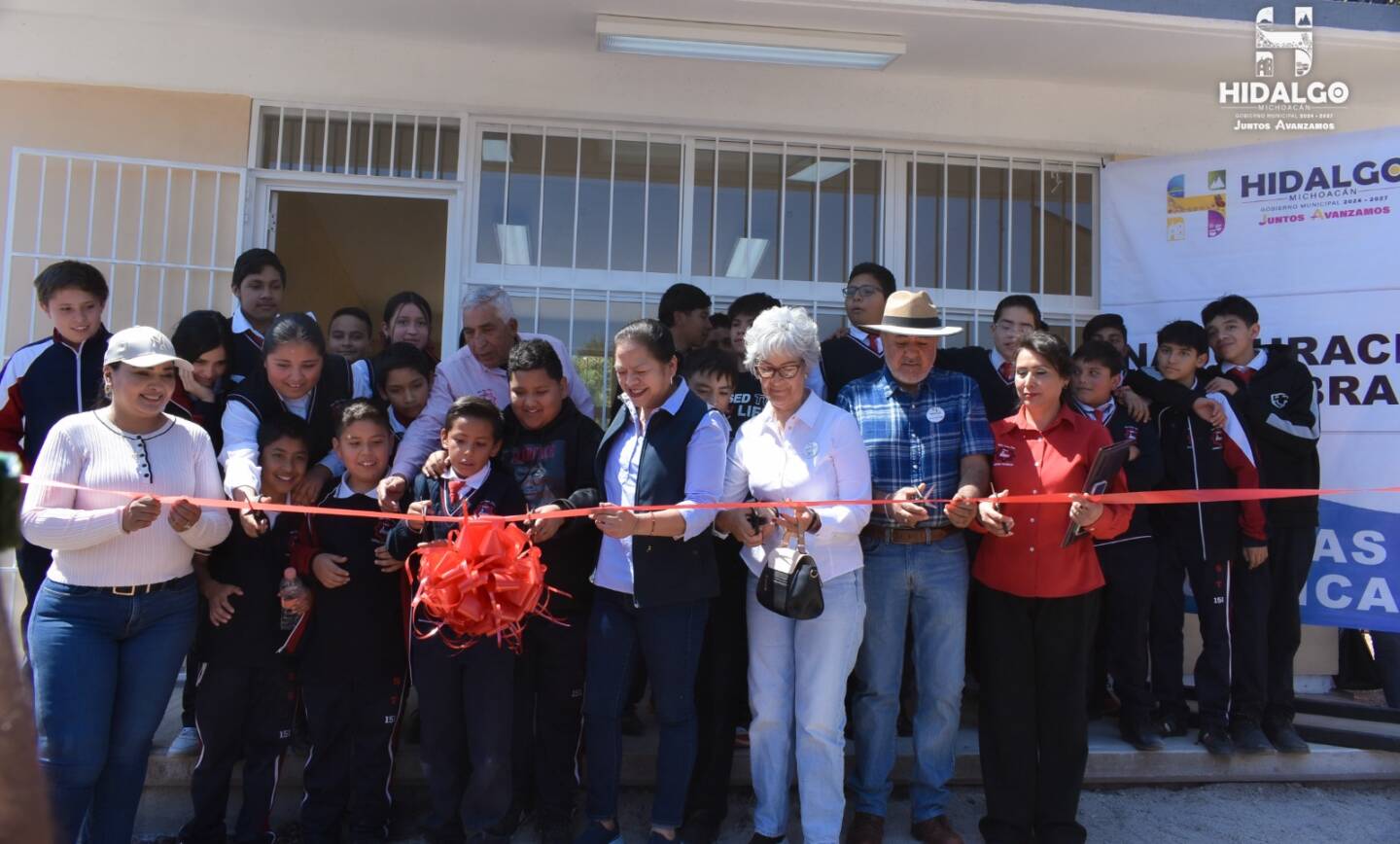 Jeovana Alcántar inauguró un aula en la Escuela Secundaria Técnica 151, así como la segunda etapa de la pavimentación asfáltica del camino de acceso.