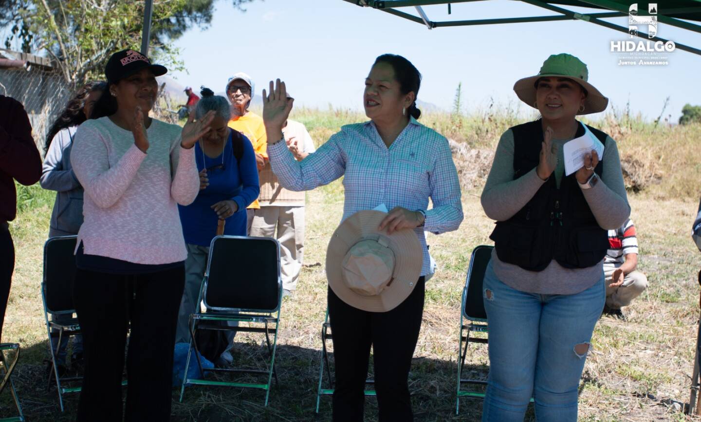 Jeovana Alcántar, dio el banderazo de inicio a los trabajos de rehabilitación de la red de agua potable en la comunidad de las Grutas.