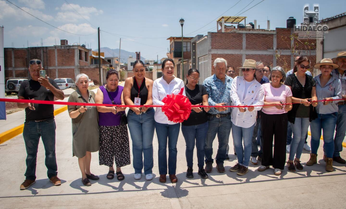 Jeovana Alcántar, inauguró la pavimentación Hidráulica de la Calle Arcángel San Gabriel del Fraccionamiento Los Ángeles.