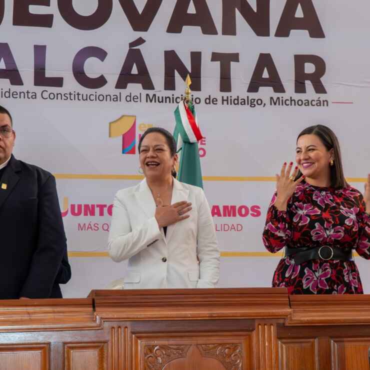 En presencia de autoridades federales, estatales, municipales y público en general, Jeovana Alcántar, rindió su Primer Informe de Gobierno.